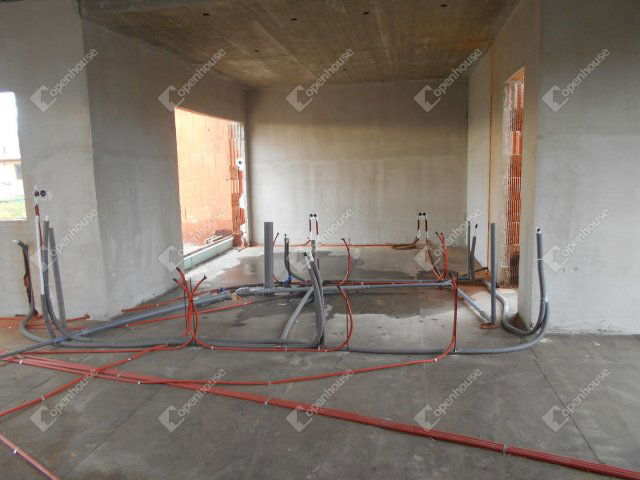 Eladó téglalakás, Jászberényben 26.5 M Ft, 3 szobás