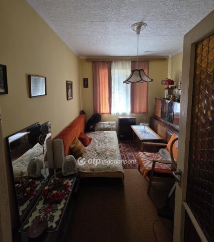 Eladó családi ház, Adonyban 48.5 M Ft, 3 szobás