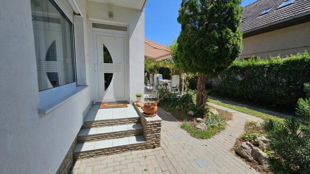 Eladó nyaraló, Balatonbogláron 140 M Ft, 5 szobás