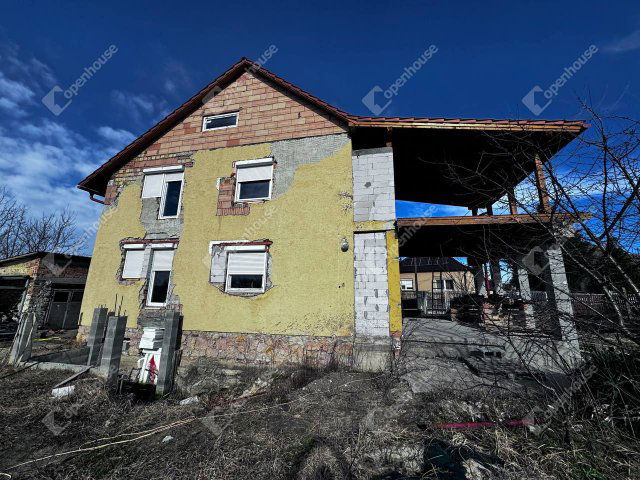 Eladó családi ház, Szomódon 65 M Ft, 9 szobás