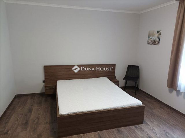 Eladó téglalakás, Pécsett 45 M Ft, 1 szobás