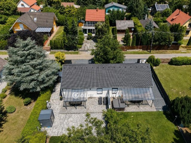 Eladó ikerház, Balatonvilágoson 200 M Ft, 5+1 szobás