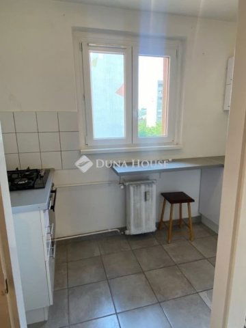 Eladó panellakás, Budapesten, III. kerületben 79.99 M Ft