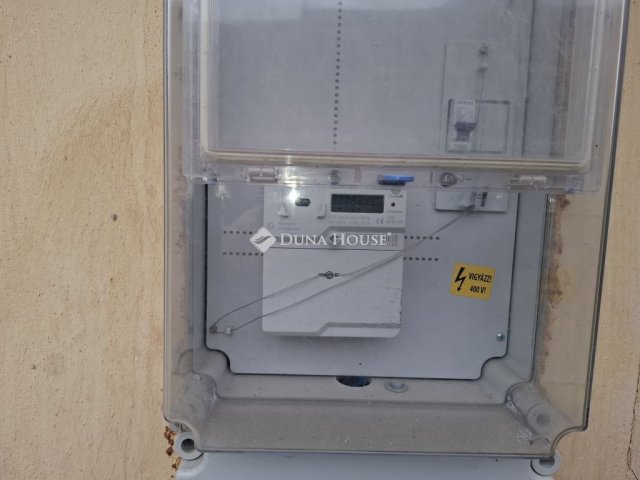 Eladó családi ház, Kiskunfélegyházán 8.5 M Ft, 5 szobás