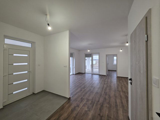 Eladó ikerház, Nyírpazonyon 80 M Ft, 4 szobás