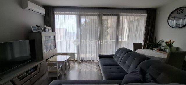 Eladó téglalakás, Pécsett 69 M Ft, 2+1 szobás