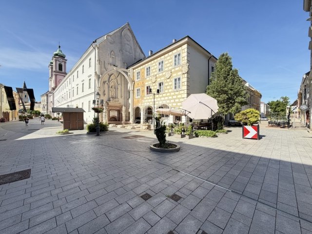 Eladó téglalakás, Székesfehérvárott 179.9 M Ft, 5 szobás