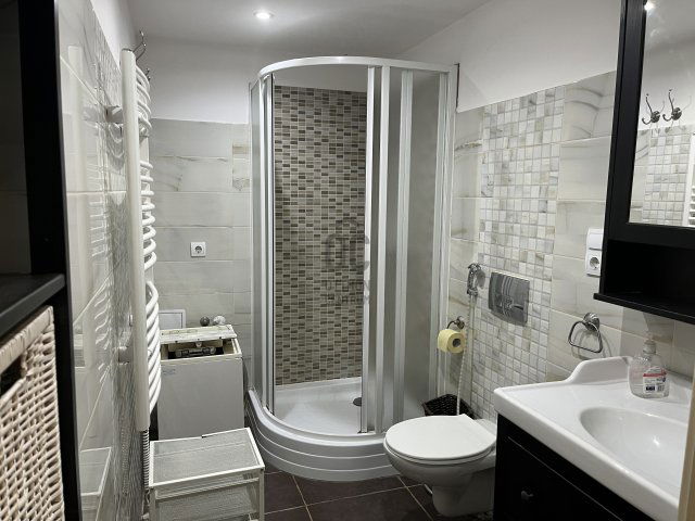 Eladó téglalakás, Budapesten, VI. kerületben 75 M Ft, 2 szobás