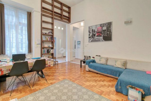 Kiadó téglalakás, albérlet, Budapesten, V. kerületben, 3 szobás
