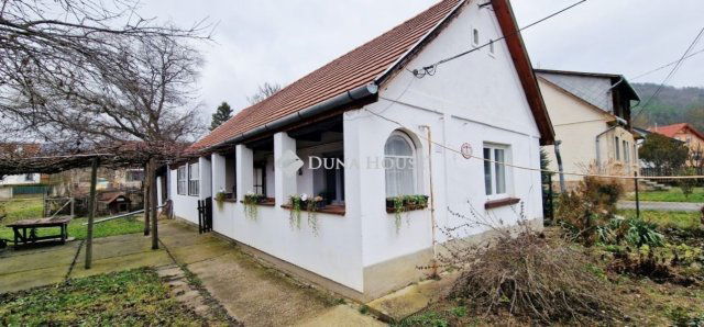 Eladó családi ház, Pencen 49.9 M Ft, 2 szobás