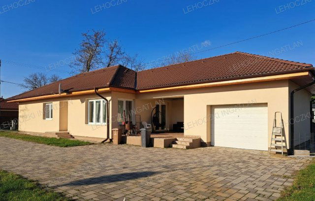 Eladó családi ház, Nyíregyházán 88.5 M Ft, 4 szobás