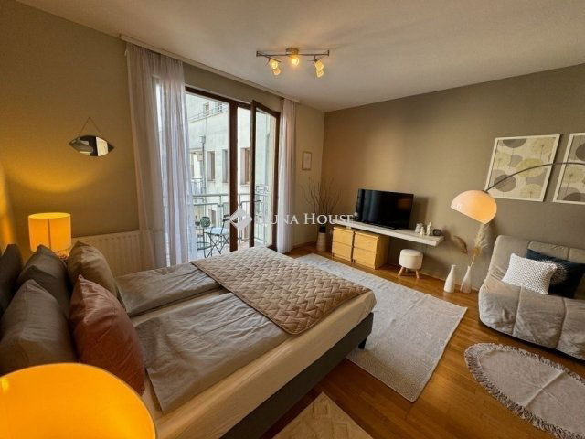 Eladó téglalakás, Budapesten, VI. kerületben 80 M Ft, 1 szobás