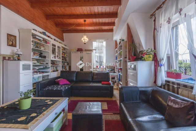 Eladó családi ház, Budapesten, XV. kerületben 198 M Ft, 8 szobás