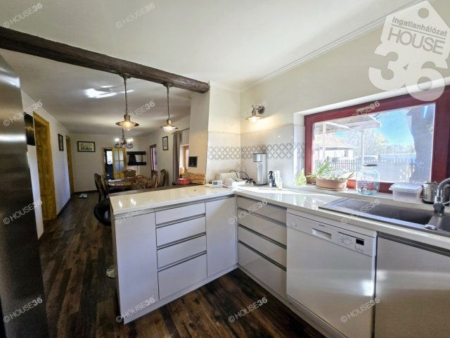 Eladó családi ház, Nagykőrösön 96.5 M Ft, 4 szobás