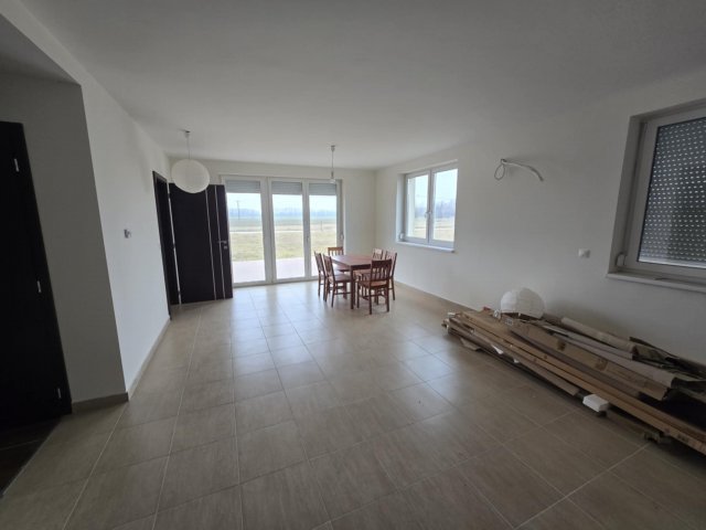 Eladó családi ház, Feketeerdőn 90.5 M Ft, 5+2 szobás