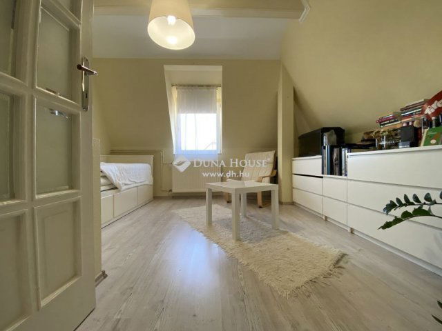 Eladó családi ház, Veszprémben 179 M Ft, 7 szobás