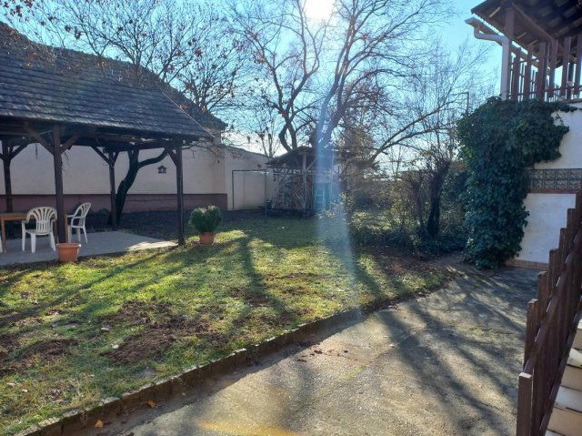 Eladó családi ház, Tatán 85.9 M Ft, 4 szobás