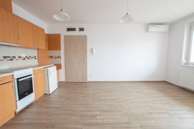 Kiadó téglalakás, albérlet, Szombathelyen, Kenyérvíz utcában