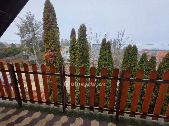 Eladó családi ház, Velencén 79.9 M Ft, 5+2 szobás