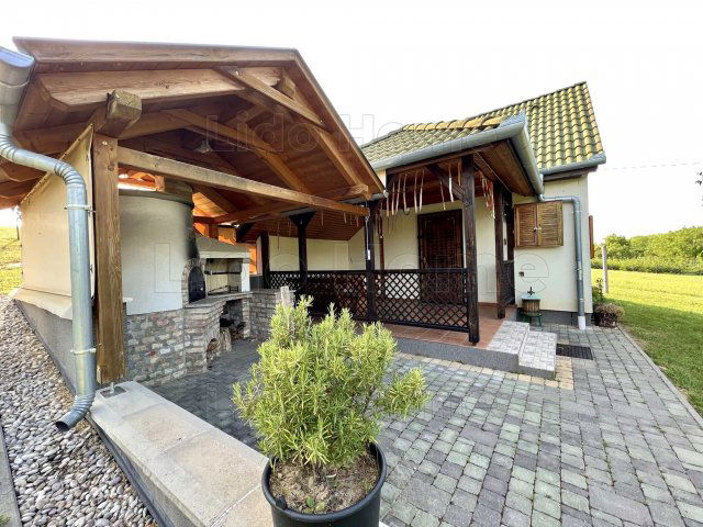 Eladó nyaraló, Balatonlelleén 41.99 M Ft, 6 szobás