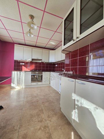 Eladó családi ház, Pécsett 114.9 M Ft, 7 szobás