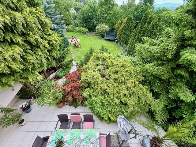 Eladó családi ház, Szentendrén 299 M Ft, 10 szobás