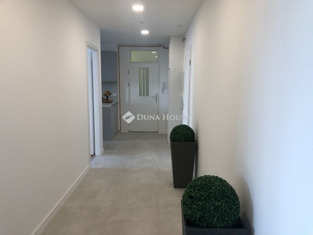 Eladó téglalakás, Pécsett 63.9 M Ft, 2 szobás