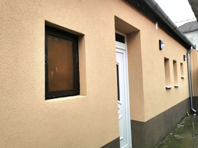 Eladó családi ház, Esztergomban 52.8 M Ft, 3 szobás