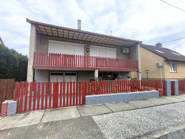 Eladó családi ház, Dombóváron 50 M Ft, 4 szobás