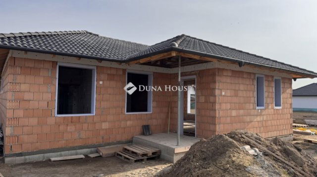 Eladó ikerház, Taksonyon 103.5 M Ft, 4 szobás