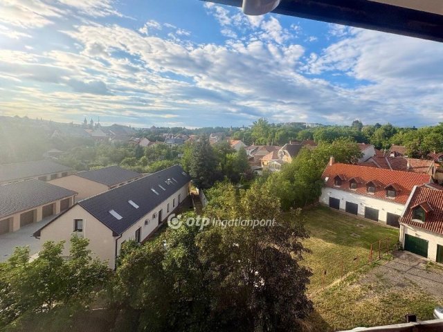 Eladó téglalakás, Egerben 49.9 M Ft, 2+1 szobás