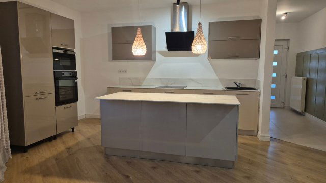 Eladó ikerház, Pécelen 139.9 M Ft, 5 szobás