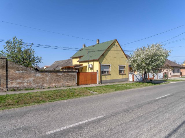 Eladó családi ház, Tolnán 45 M Ft, 3 szobás