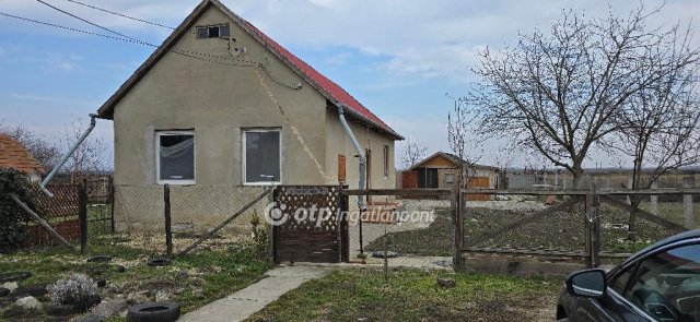 Eladó családi ház, Püspökladányban 9.9 M Ft, 2 szobás