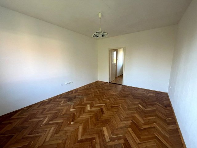 Kiadó panellakás, albérlet, Tatán 195 E Ft / hó, 2+1 szobás