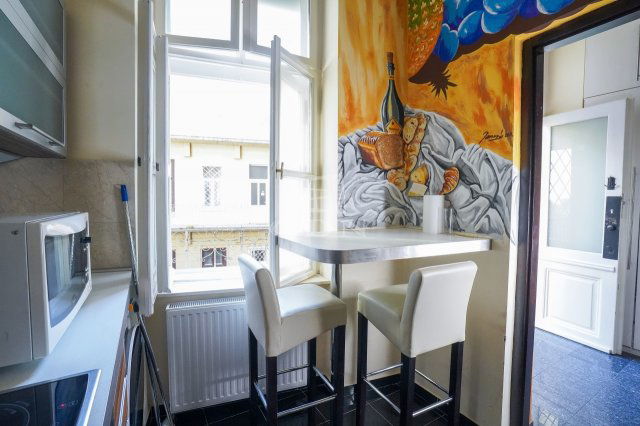 Eladó téglalakás, Budapesten, VII. kerületben 136 M Ft, 3 szobás