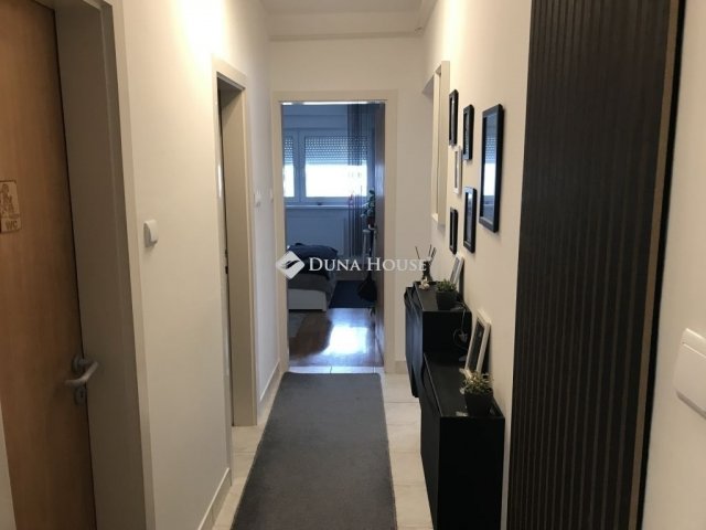 Eladó téglalakás, Székesfehérvárott 79.9 M Ft, 2+1 szobás