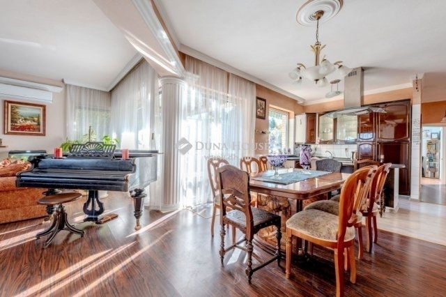 Eladó családi ház, Veresegyházon 157 M Ft, 6 szobás