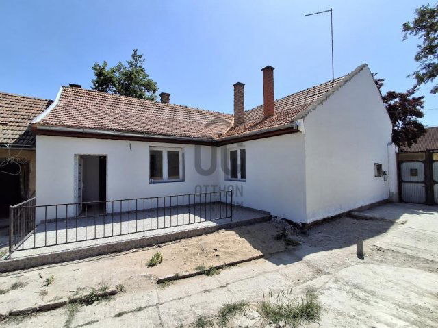 Eladó családi ház, Cegléden 53 M Ft, 3 szobás