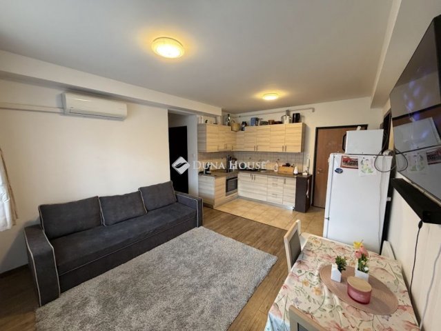 Eladó téglalakás, Szigetszentmiklóson 70.9 M Ft, 1+3 szobás