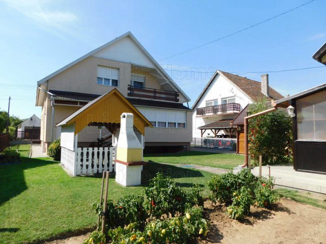 Eladó családi ház, Balatonkeresztúron 99.5 M Ft, 6 szobás