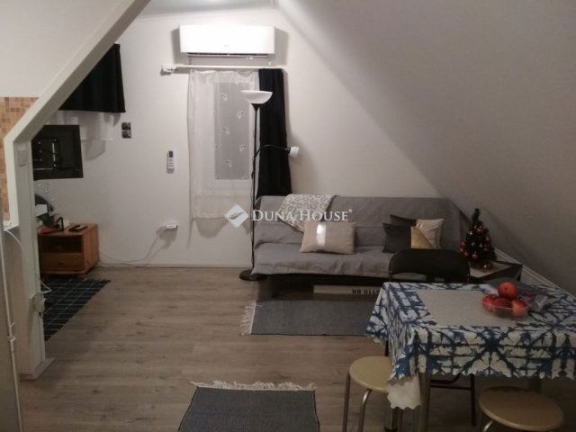 Kiadó téglalakás, albérlet, Pécsett, Magyarürögi úton