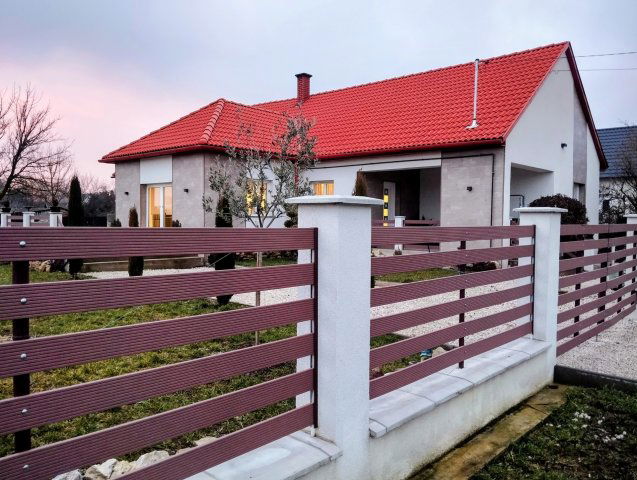 Eladó családi ház, Balatonfőkajáron 94.9 M Ft, 4 szobás