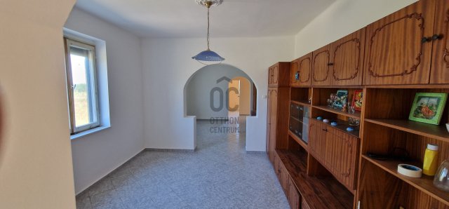 Eladó családi ház, Esztergomban 29.8 M Ft, 6 szobás