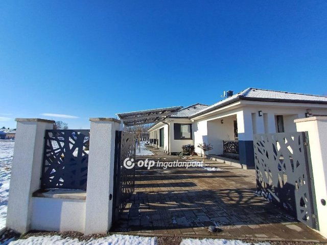Eladó családi ház, Nyíregyházán 159 M Ft, 3+1 szobás