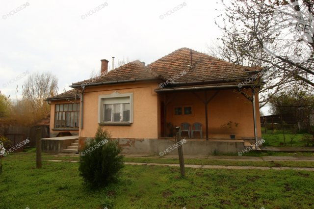 Eladó családi ház, Akasztón 27 M Ft, 3 szobás