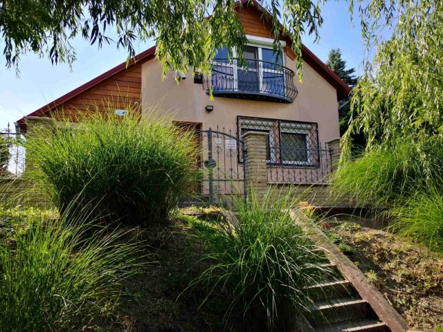 Eladó családi ház, Szigetszentmártonban 127 M Ft, 3 szobás