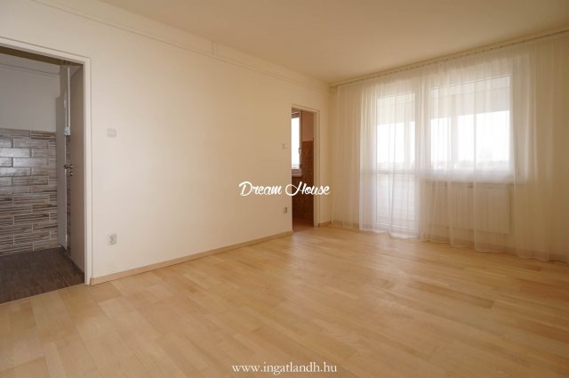 Eladó téglalakás, Nyíregyházán 28 M Ft, 1 szobás