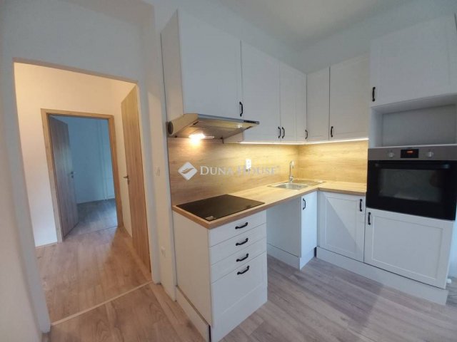 Eladó téglalakás, Pécsett, Kőrösi Csoma Sándor utcában