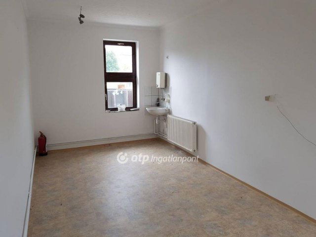 Eladó üzlethelyiség, Salgótarjánban 6.5 M Ft, 1 szobás